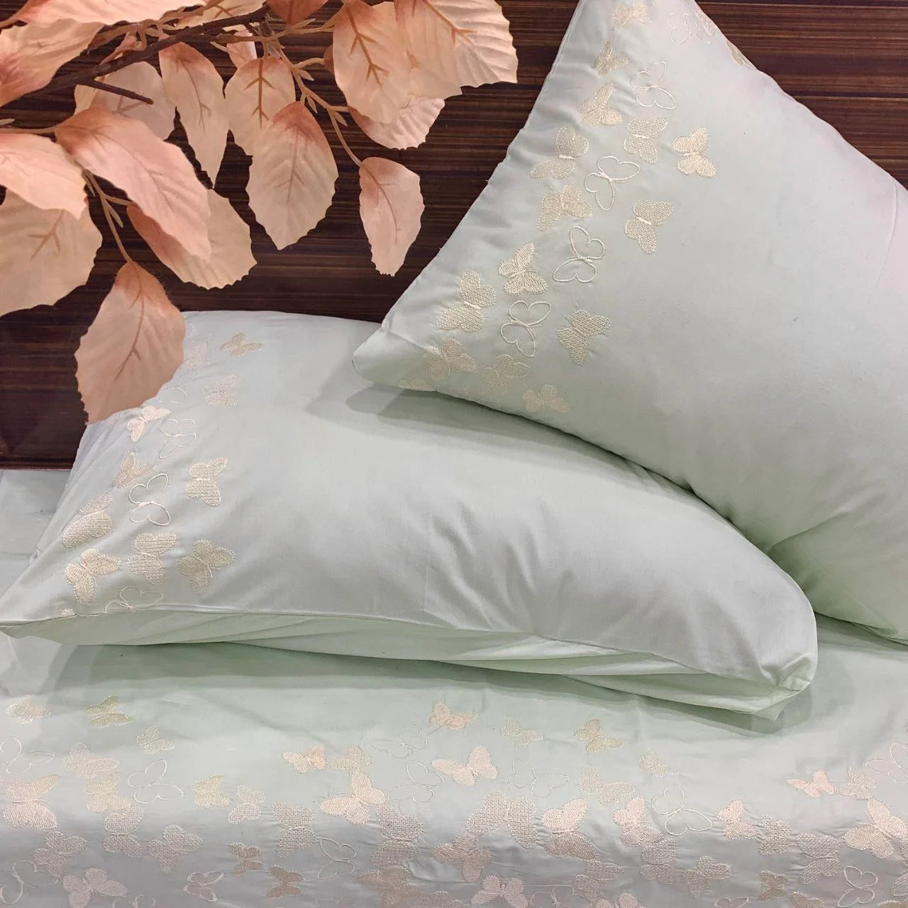 طقم فراشة مطرز 5125