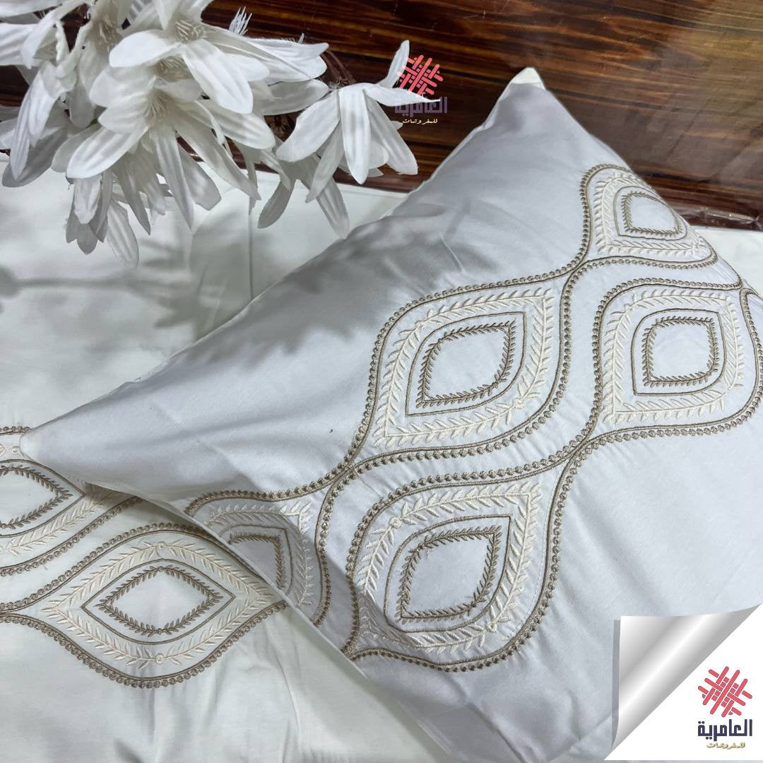 طقم ملاية مطرز عنو بتصميم عيون فخم – 4 قطع 5123